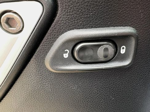 Used 2015 Jeep Wrangler Unlimited Sport image 16