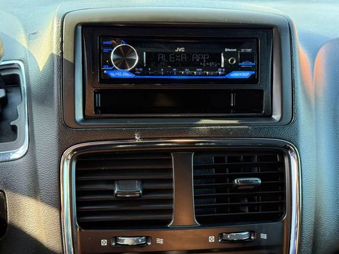 Used 2016 Dodge Grand Caravan SE FWD image 21