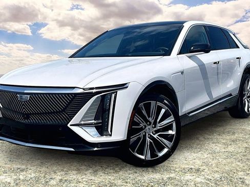 Certified 2025 Cadillac Lyriq Luxury w/ LPO, Floor Liner Package image 3