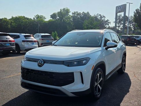 Certified 2026 Volkswagen Tiguan SE AWD/4WD image 9