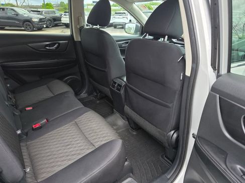 Used 2017 Nissan Rogue SV AWD/4WD image 12