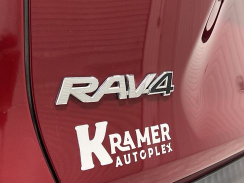 Used 2020 Toyota RAV4 XLE Premium image 30