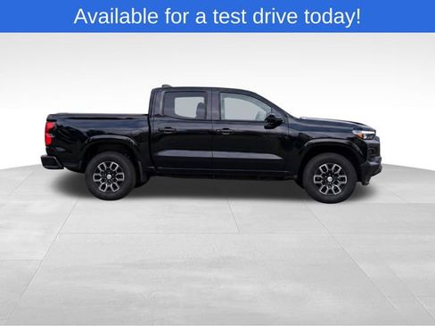 Used 2023 Chevrolet Colorado LT w/ LT Convenience Package III RWD image 3