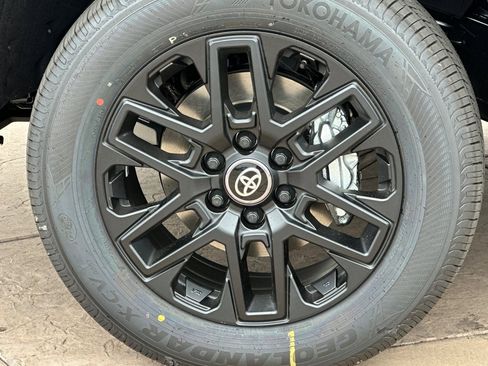 New 2026 Toyota Tundra Limited AWD/4WD image 33