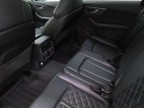 Used 2020 Audi SQ7 Premium Plus w/ SQ7 Black Optic Package AWD/4WD image 22