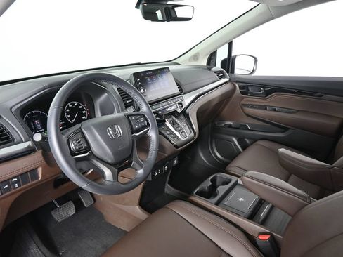 Used 2025 Honda Odyssey Touring image 5