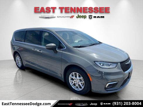 Used 2023 Chrysler Pacifica Touring-L FWD image 1