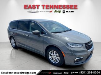 Used 2023 Chrysler Pacifica Touring-L FWD video 1
