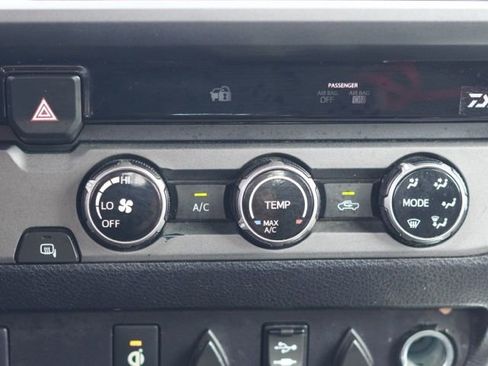 Used 2016 Toyota Tacoma TRD Sport w/ Towing Package image 27