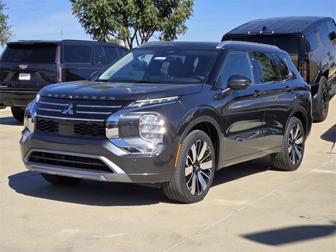 New 2025 Mitsubishi Outlander SEL image 2