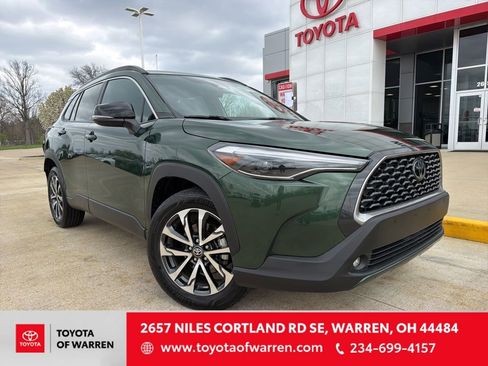 Used 2025 Toyota Corolla Cross XLE image 1