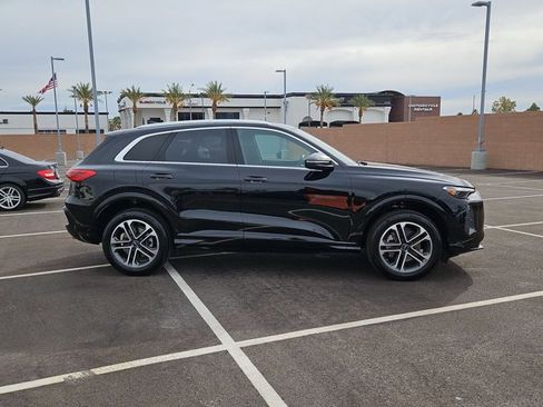 Certified 2025 Audi Q5 Premium w/ Convenience Package image 4