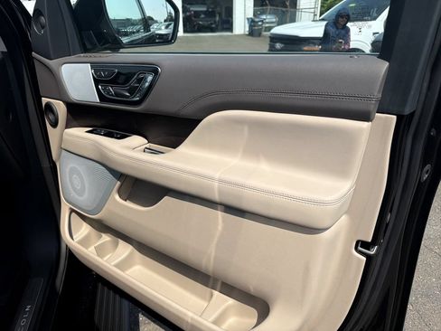 Certified 2024 Lincoln Navigator L Reserve AWD/4WD image 9
