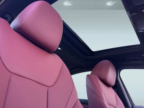 Used 2025 BMW 330i xDrive Sedan w/ Convenience Package image 14