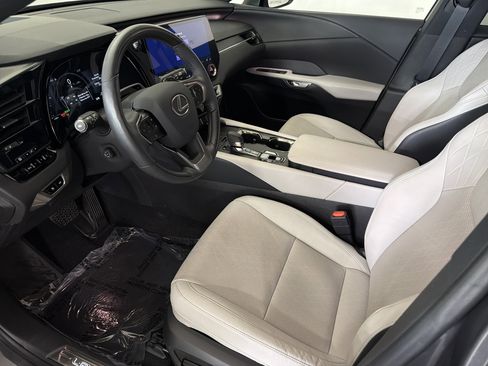 Used 2025 Lexus RX 350 w/ Convenience Package image 11
