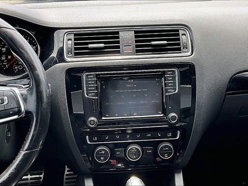 Used 2017 Volkswagen Jetta GLI FWD image 5