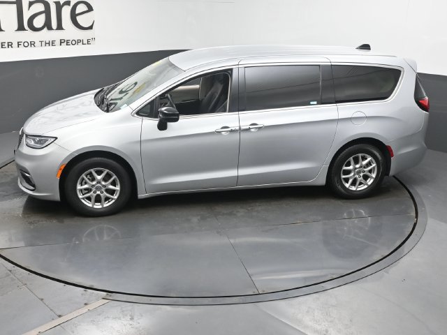 Used 2024 Chrysler Pacifica Touring-L FWD image 64