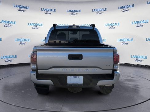 Used 2022 Toyota Tacoma TRD Sport w/ Technology Package AWD/4WD image 8