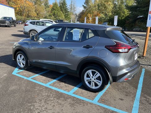 Used 2025 Nissan Kicks Play S image 3