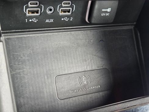 Used 2023 Jeep Grand Cherokee Overland w/ Luxury Tech Group IV AWD/4WD image 10