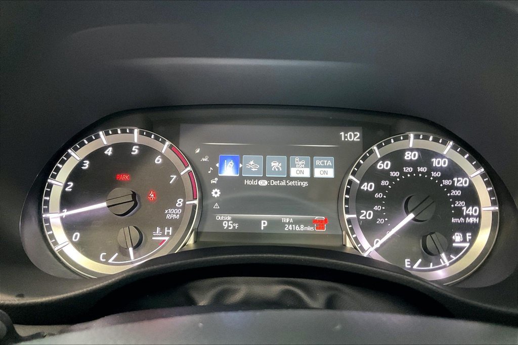 Used 2025 Toyota Highlander LE FWD image 7
