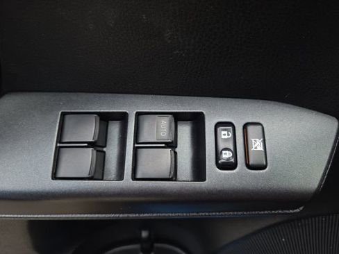 Used 2018 Toyota RAV4 LE image 17