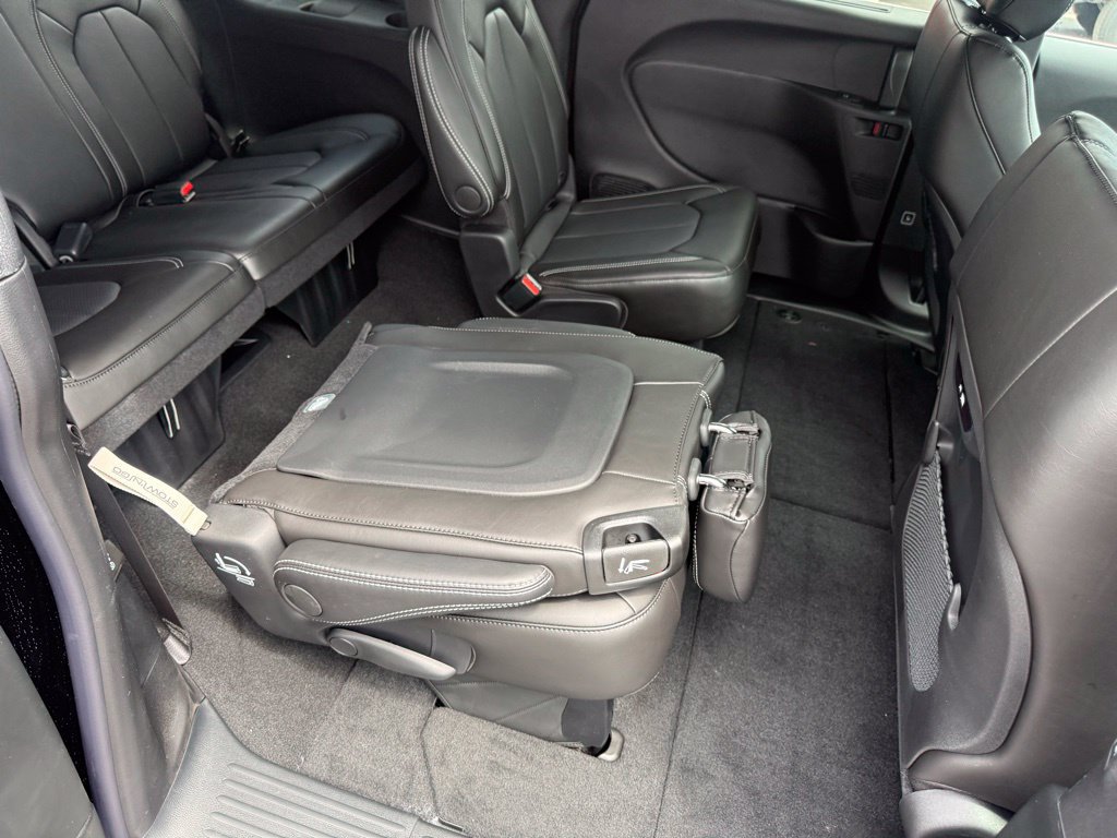 New 2027 Chrysler Pacifica Select w/ Family Tech Group FWD image 42