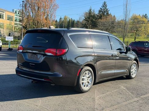 Used 2021 Chrysler Voyager Lxi FWD image 3