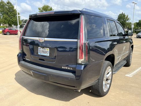 Used 2017 Cadillac Escalade Luxury RWD image 8