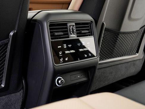 Used 2025 Porsche Cayenne image 25