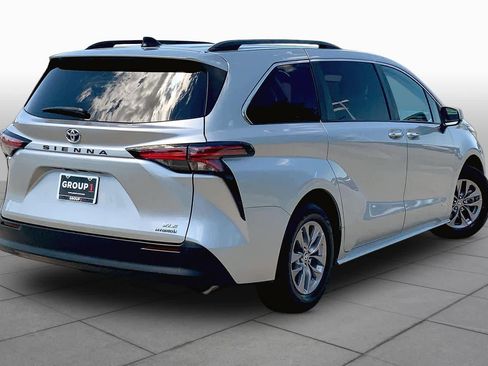 Used 2021 Toyota Sienna XLE FWD image 13