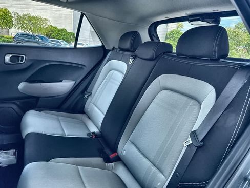 Used 2024 Hyundai Venue SEL FWD image 22
