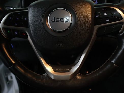Used 2019 Jeep Grand Cherokee Overland AWD/4WD image 18