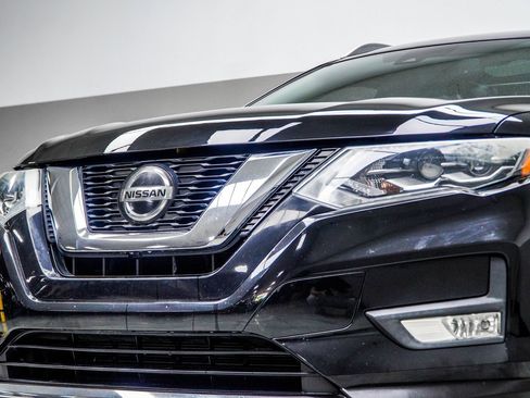 Used 2018 Nissan Rogue SL w/ Premium Package FWD image 2
