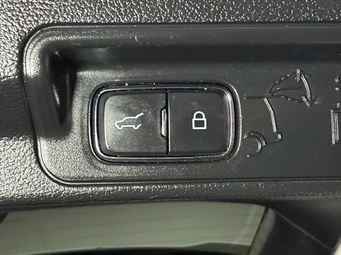 Used 2022 Ford Explorer XLT w/ Equipment Group 202A RWD image 16