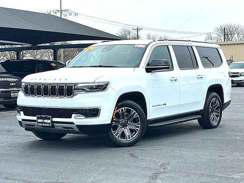 Used 2024 Jeep Wagoneer L Series II image 2