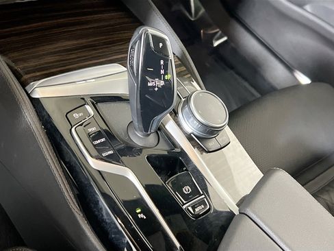 Used 2021 BMW 530i xDrive w/ M Sport Package image 17