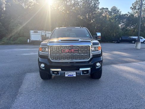 Used 2019 GMC Sierra 2500 Denali w/ Duramax Plus Package image 2