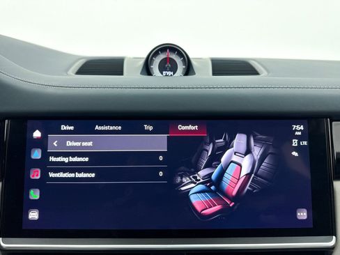 Used 2022 Porsche Cayenne Turbo image 32