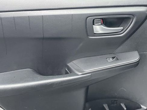 Used 2017 Toyota Camry SE image 23