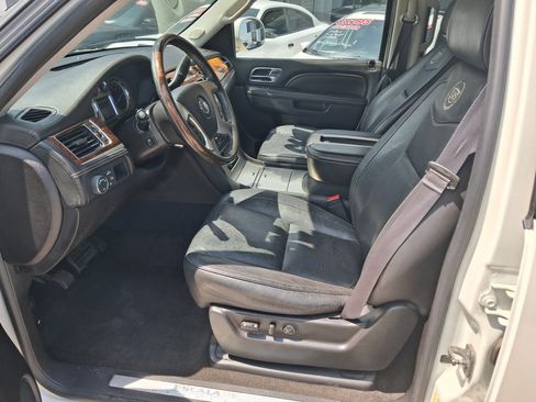 Used 2014 Cadillac Escalade ESV Platinum AWD/4WD image 4
