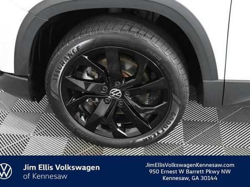 Certified 2022 Volkswagen Taos SE w/ Panoramic Sunroof Package image 27