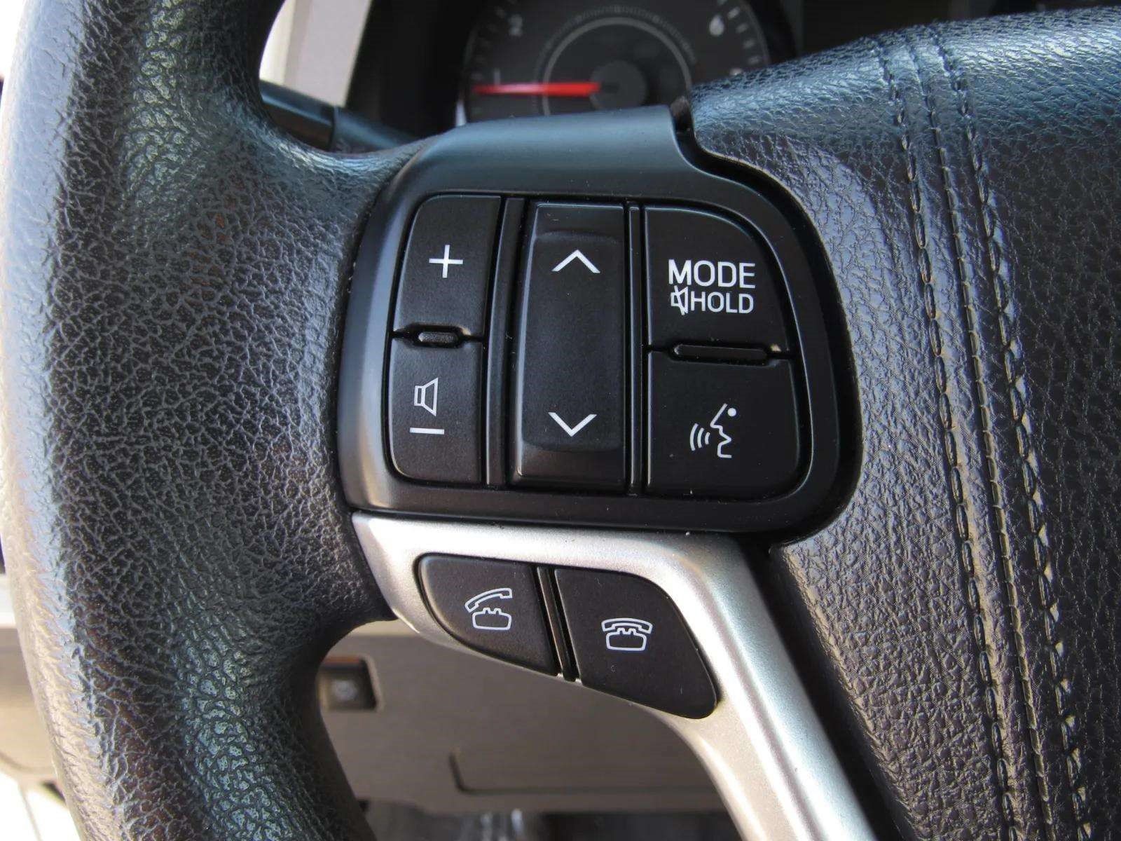 Used 2016 Toyota Sienna LE FWD image 22