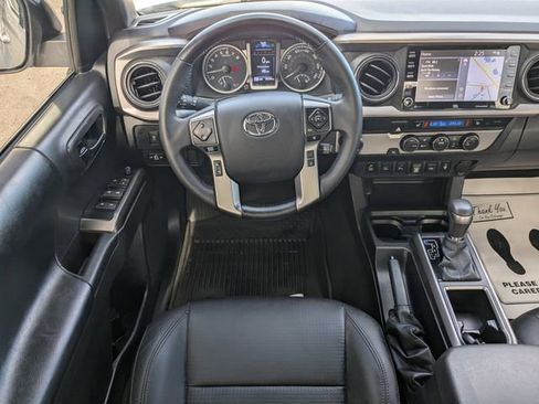 Used 2022 Toyota Tacoma Limited image 15