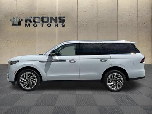 New 2026 Lincoln Navigator Reserve AWD/4WD image 4