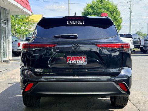 Used 2023 Toyota Highlander L FWD image 4