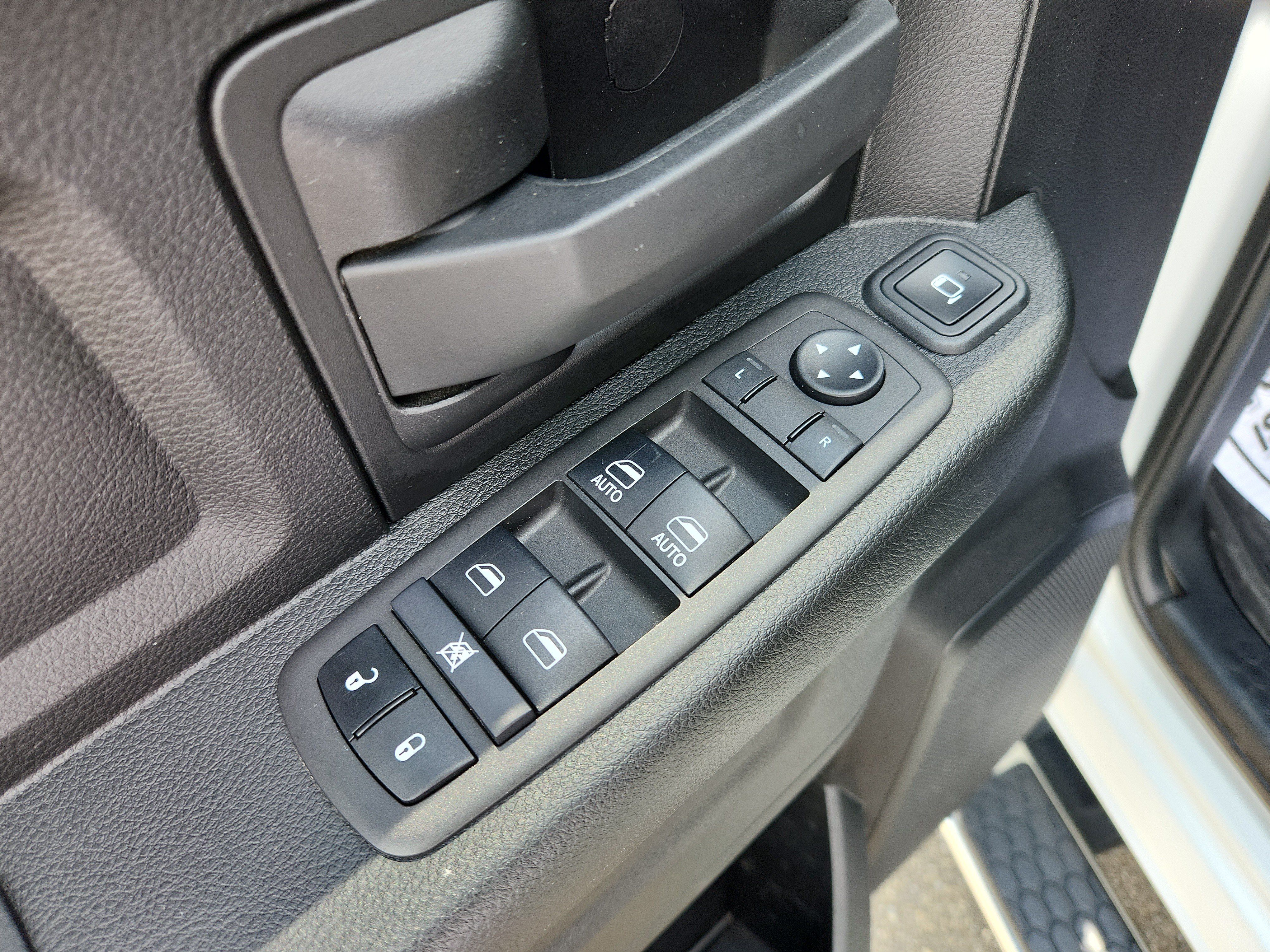 Used 2024 RAM 3500 Tradesman w/ Chrome Appearance Group AWD/4WD image 21