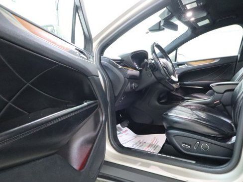 Used 2017 Lincoln MKC Select w/ Select Plus Package AWD/4WD image 9