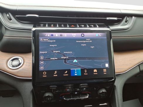 Used 2023 Jeep Grand Cherokee Summit AWD/4WD image 24