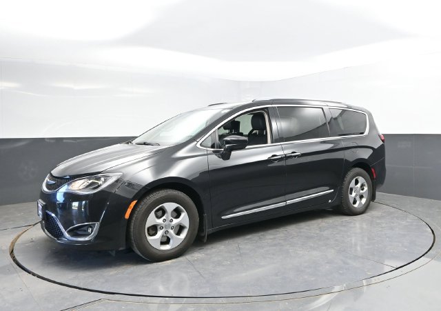 Used 2017 Chrysler Pacifica Touring-L Plus FWD image 7